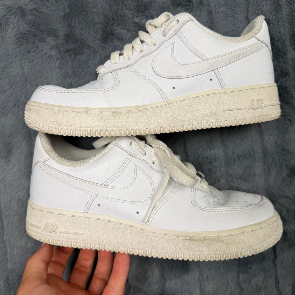 Nike Air Force 1 07 Womens White Low Top Sneakers DD8959-100 Size 8